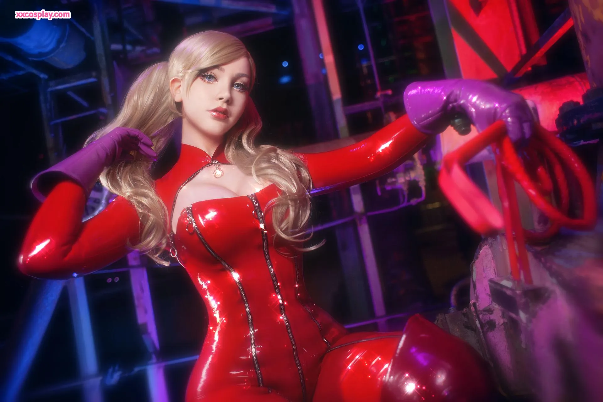 Sayathefox bilang Ann Takamaki sa Shiny Red Latex Catsuit